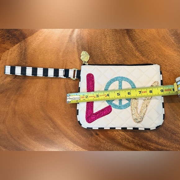 Betsey Johnson Quilted LOVE Glitter Wristlet Clutch Peace Sign NWOT - Picture 7 of 9